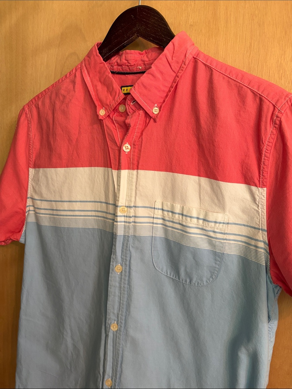 Prince & Fox Coral, White & Light Blue Colorblock Short Sleeve Button-Down. M